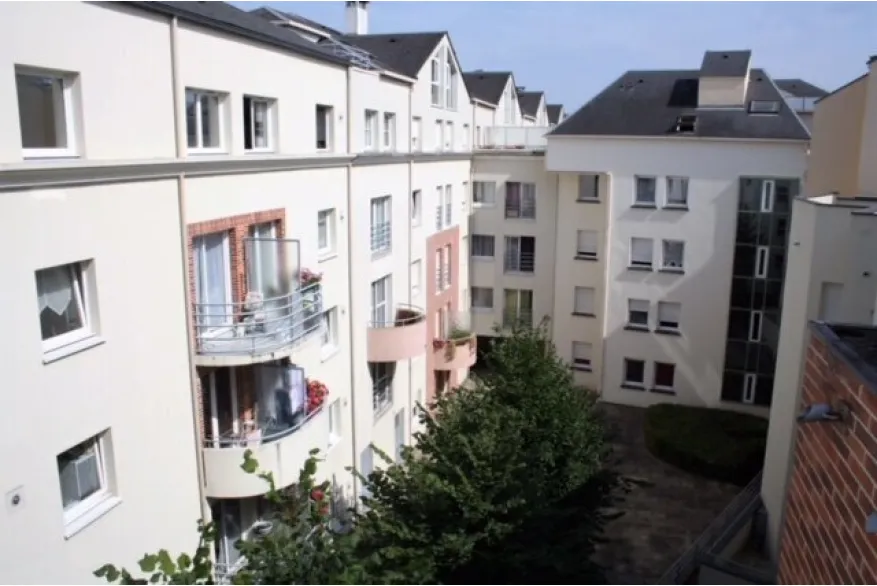 beauvaiscourdestroislanrernes