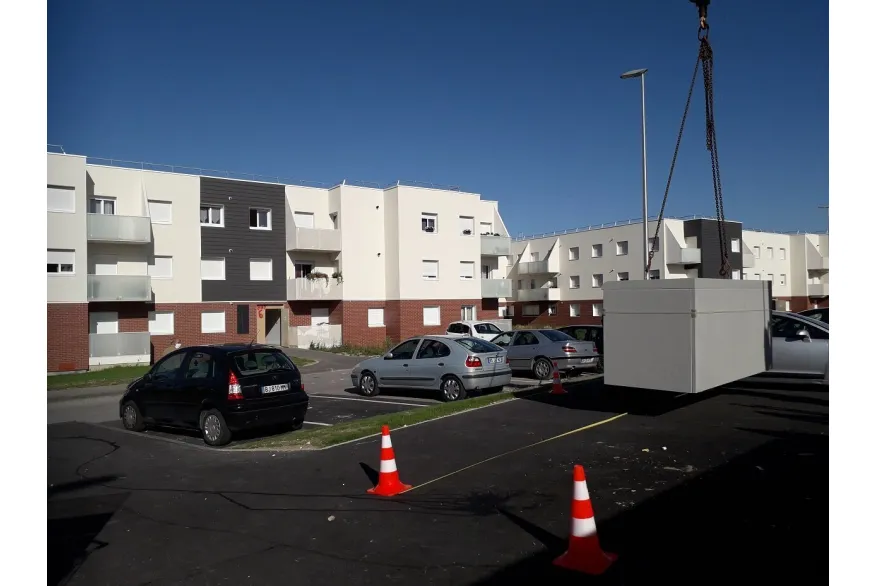 Installation des abris bacs à Compiègne, square de l'Echarde