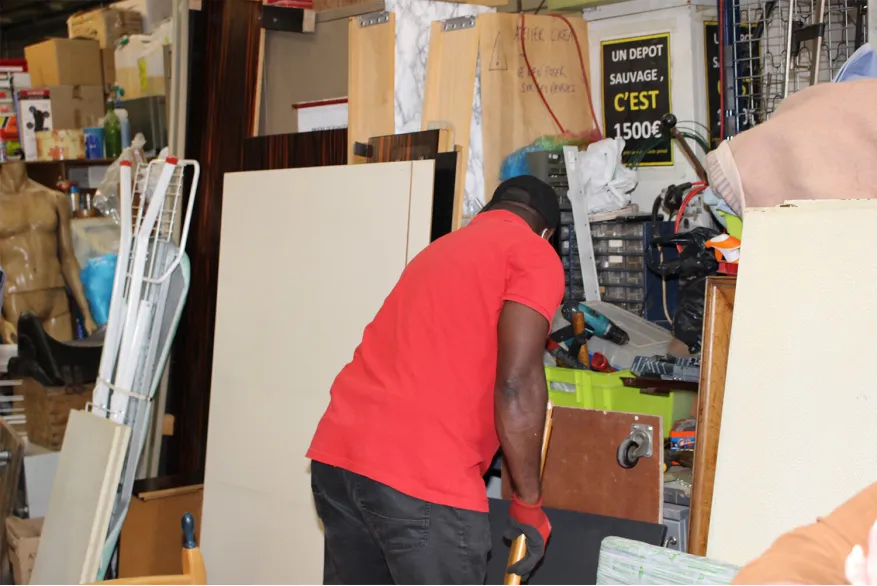Une quarantaine de personnes font vivre au quotidien la recyclerie.