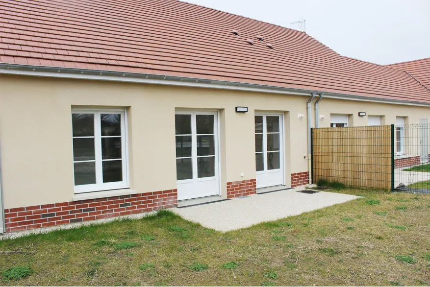 Cet ensemble immobilier est idéalement situé, à proximité des commerces de la commune.