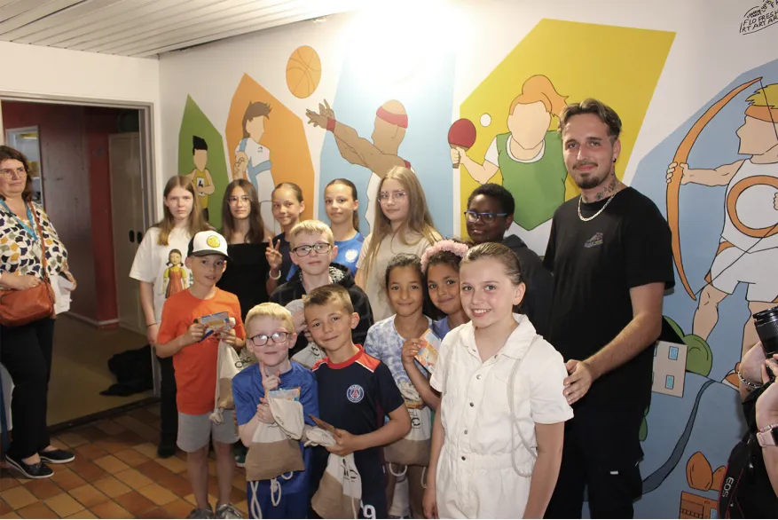 Les artistes participants sont âgés de 6 à 13 ans.