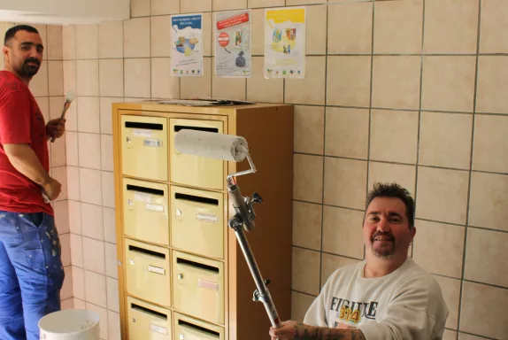 Ce sont des stagiaires de l'association d'insertion Elan-CES qui effectuent les travaux.