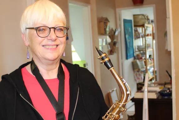Locataire de l'OPAC de l'Oise, Marie-Agnès est passionnée de musique depuis l'enfance.