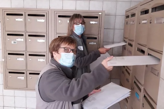 Depuis le 16 novembre, deux masques réutilisables sont distribués aux locataires de l'OPAC de l'Oise de 60 ans et plus.