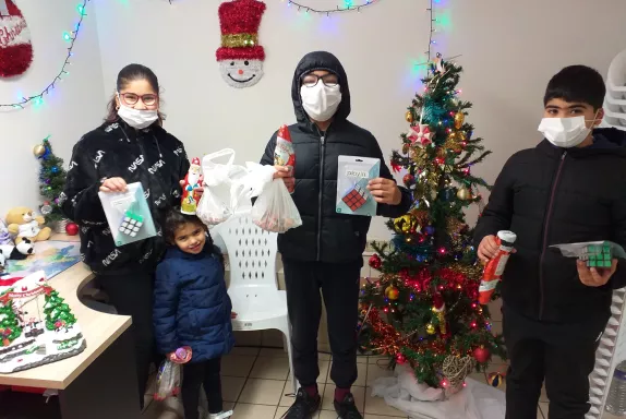 Les cadeaux ont été remis en "drive" au local de l'association, qui s'est adaptée à la crise saniatire.