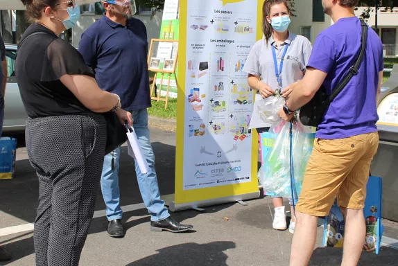 Les 10 et 24 juillet 2021, des actions de sensibilisation au tri ont été organisées à Pont-Sainte-Maxence.