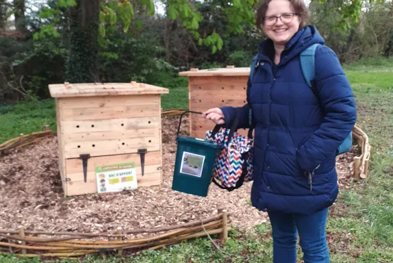Le 5 avril 2022, les familles volontaires ont reçu leur bio-seau pour composter.