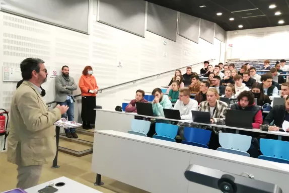 L'OPAC de l'Oise est allée à la rencontre des étudiants de l'IUT d'Amiens le 6 mai 2022