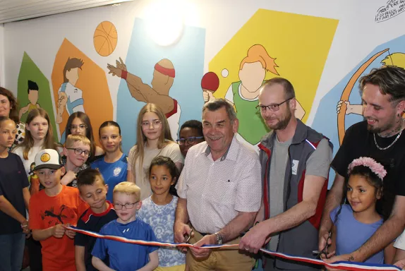 La fresque a été inaugurée le 14 mai 2025.