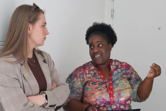 Les locataires ont reçu les clés des logements le 31 mars 2026.