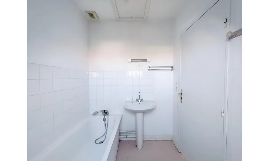 salle de bains à l'étage