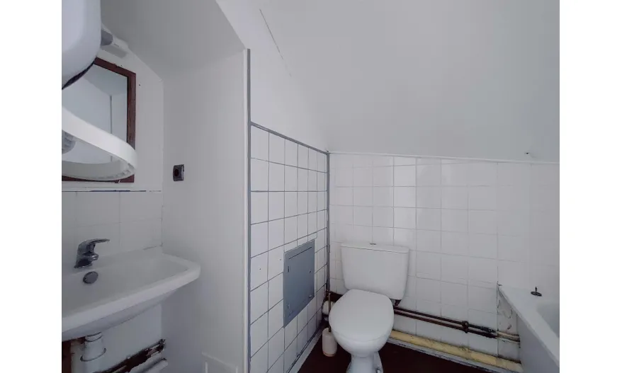 SALLE DE BAINS ETAGE AVEC WC