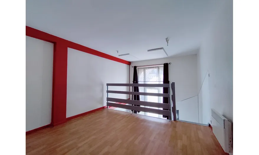 CHAMBRE EN MEZZANINE